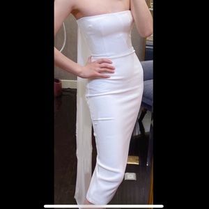 ALEX PERRY WHITE CREPE STRAPLESS DRESS